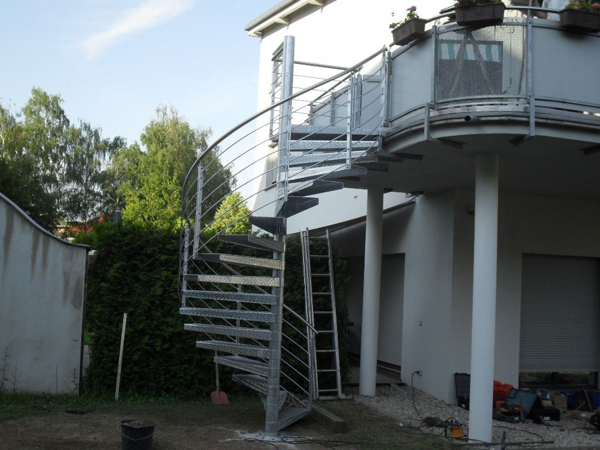 Platzsparende Eleganz für Balkon und Terrasse